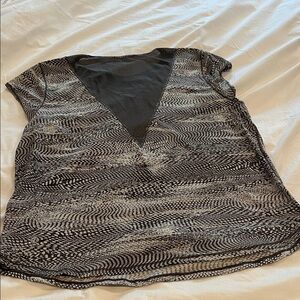 Lululemon Black and Gray Patterned Women's Top with mesh v inserts